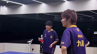 他更像